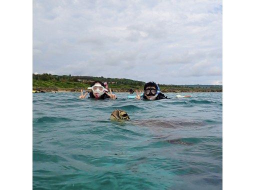 【沖縄・宮古島】透明度抜群!サンゴが広がるビーチでシュノーケリング〜ウミガメやニモにも会える!撮影データプレゼント(初心者・当日予約OK) 【沖縄・宮古島】透明度抜群!サンゴが広がるビーチでシュノーケリング〜ウミガメやニモにも会える!撮影データプレゼント(初心者・当日予約OK)