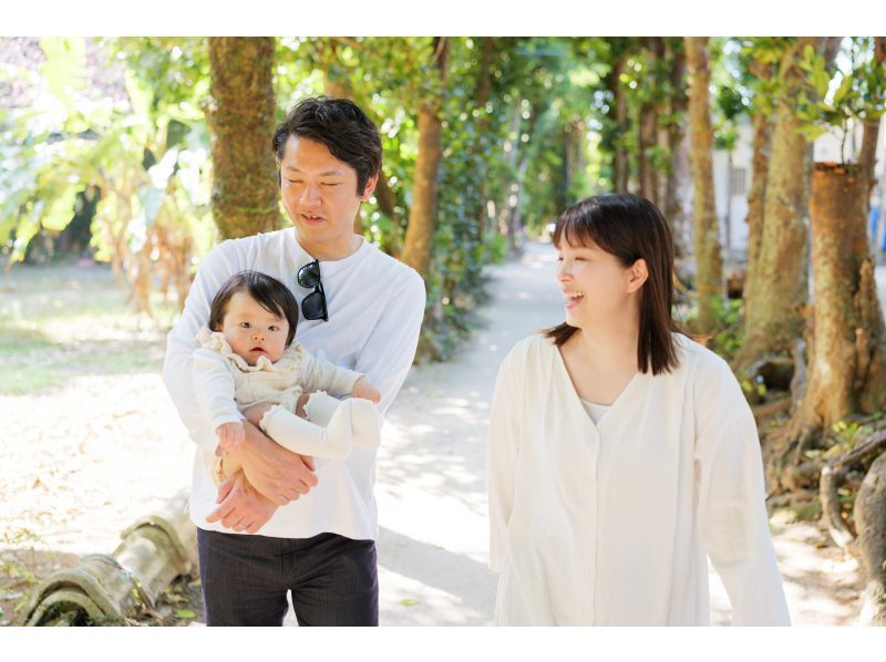 【沖縄・本部】本を作るフォトツアー ｜フクギ並木で旅の一節、あなたの物語をフォトブックにするフォトツアー【備瀬／貸切・写真データ 】の紹介画像