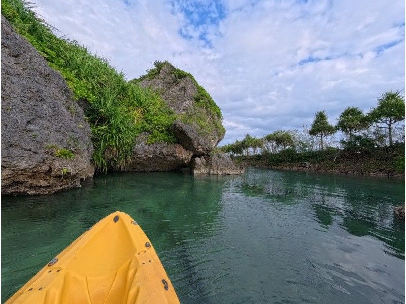 [Miyakojima, Phantom Island] Go by boat with a local captain! Phantom Uni Beach x Kayak Adventure (Sea Kayak or SUP)の紹介画像