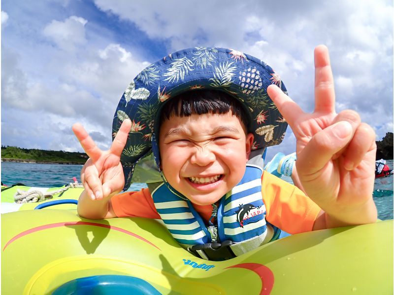 宮古島／送迎可能【1組限定/1歳からOK】ベビーシッター同行！完全貸切でプライベートウミガメシュノーケリング！｜高画質写真データ増量！の紹介画像