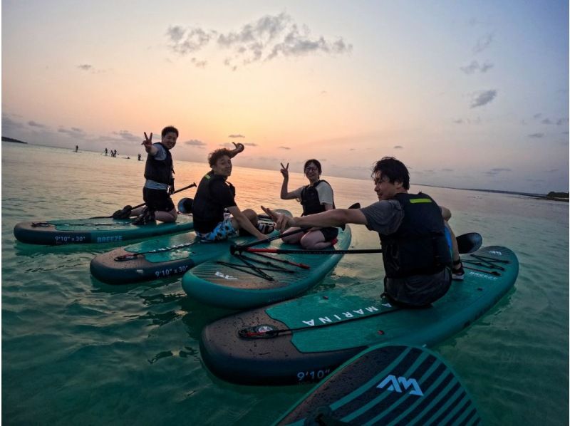 【宮古島/夕方】1.5時間！半額以下のOPENセール中！☆ 茜色に染まるSUPクルージング・当日予約OK！《写真データ無料プレゼント》の紹介画像