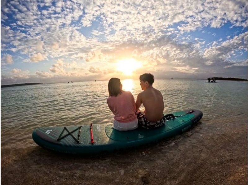 【宮古島/夕方】1.5時間！半額以下のOPENセール中！☆ 茜色に染まるSUPクルージング・当日予約OK！《写真データ無料プレゼント》の紹介画像