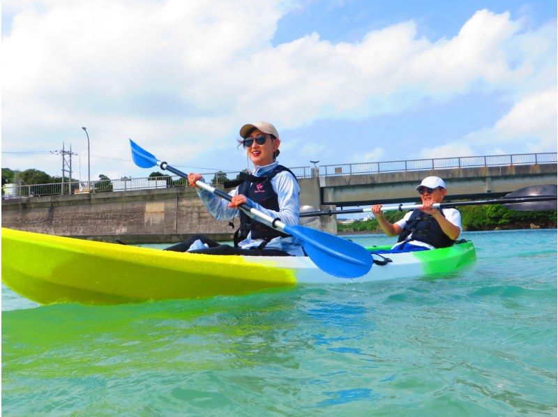 【沖縄・奥武島】&ldquo;1組のみ&rdquo;ガイド完全貸切制☆車で行ける離島でシーカヤック & シュノーケル体験の贅沢プラン！写真・動画全てプレゼント！の紹介画像
