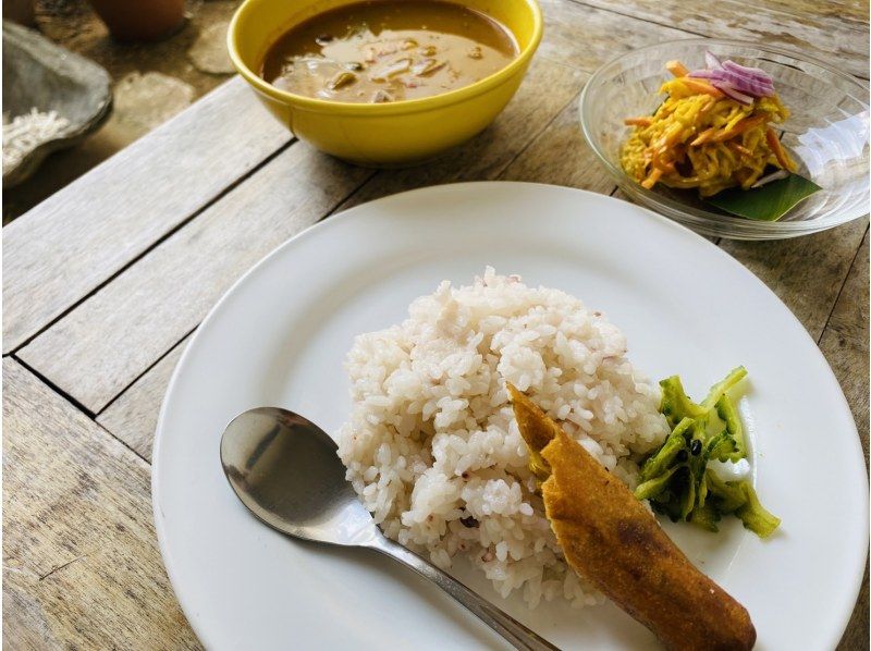 年齢制限なし☆南城市☆グラスボートで海中散策＆【食堂かりか】キーマカレー☆ウミガメ遭遇率驚異の60％！新原ビーチ沖の手つかずの自然を満喫！の紹介画像