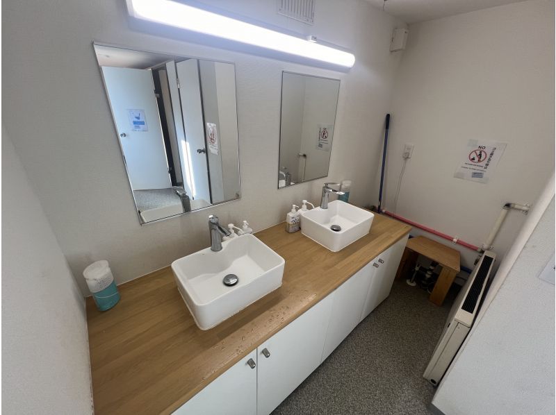 [Hokkaido, Sapporo] Ice fishing for smelt in your own car! Includes tempura! Separate flush toilets for men and women and a warm rest hut! Safe for women and children!の紹介画像