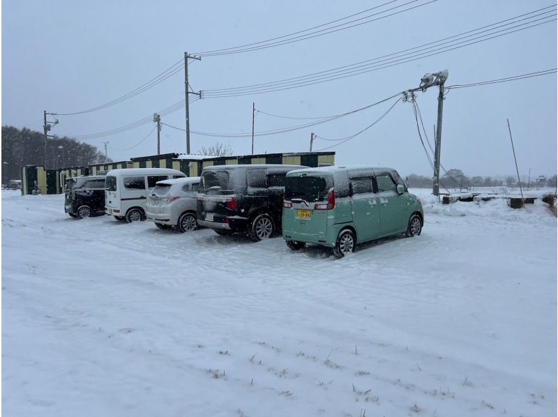 [Hokkaido, Sapporo] Ice fishing for smelt in your own car! Includes tempura! Separate flush toilets for men and women and a warm rest hut! Safe for women and children!の紹介画像