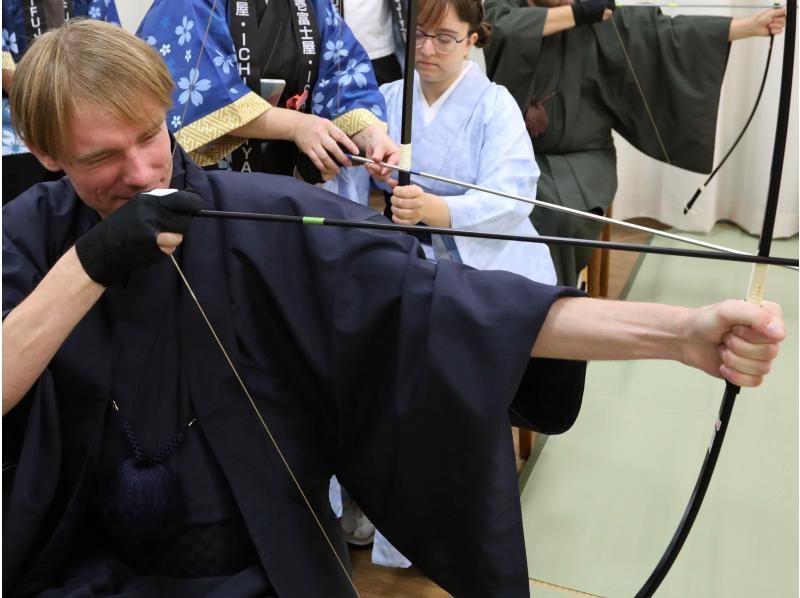 [ยามานาชิ, ภูเขาฟูจิ/ทะเลสาบคาวากุจิ] ประสบการณ์คิวโดในชุดเกราะ: สัมผัสประสบการณ์ศิลปะการต่อสู้ของญี่ปุ่นอย่างคิวโดในชุดเกราะ ณ ทะเลสาบคาวากุจิ เชิงเขาฟูจิ! มีบริการรับส่ง (ทะเลสาบคาวากุจิ, โอชิโนะ, ทะเลสาบยามานากะ)の紹介画像