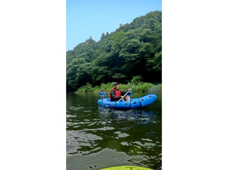 [Pilot your own boat!] Packrafting & Digging a Hidden Hot Spring in a Valley (6 hours) - Lunch, Photos, and Hot Spring Ticket Included | High School Students and Adults Onlyの紹介画像