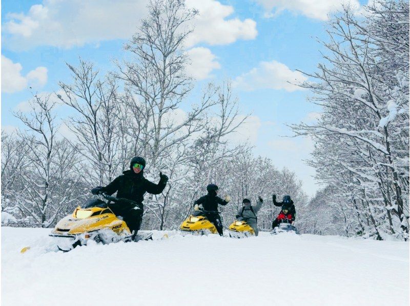【北海道・仁木町】最新型スノーモービル体験＜アドベンチャーコース60分＞初心者大歓迎☆手ぶらOK！スノーチューブも！！の紹介画像