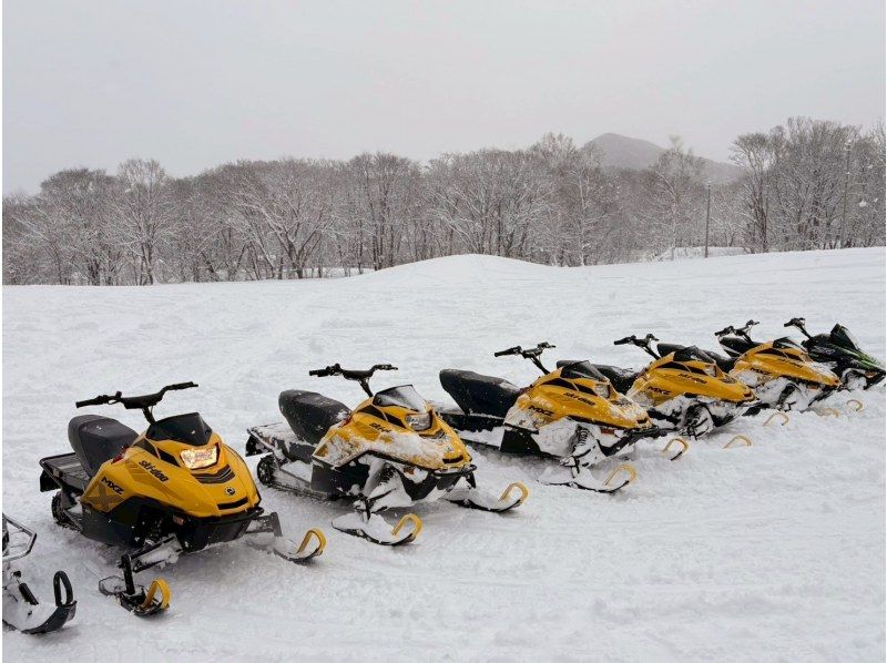 【北海道・仁木町】スノーモービル体験＜アドベンチャーコース60分＞初心者大歓迎！手ぶらOK！の紹介画像
