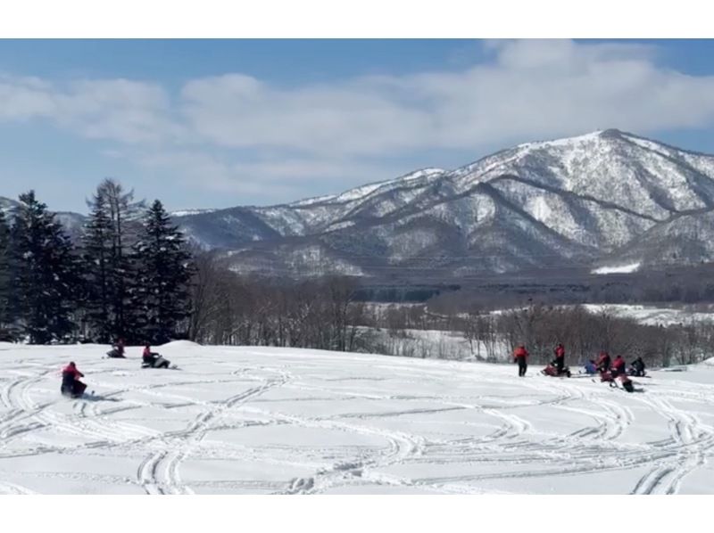 【北海道・仁木町】スノーモービル体験＜ビギナーコース15分＞初心者大歓迎！手ぶらＯＫ！お子様でも安心！の紹介画像