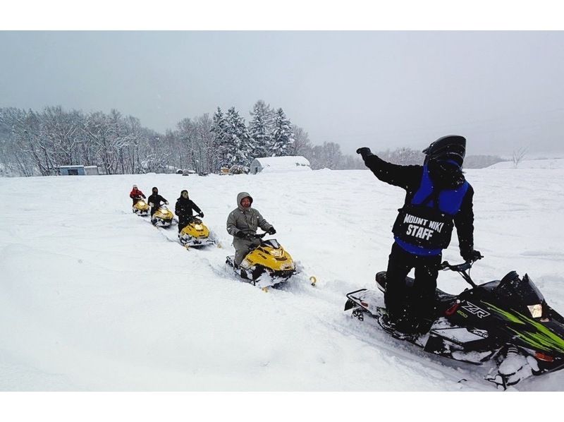 【北海道・仁木町】スノーモービル体験＜ビギナーコース15分＞初心者大歓迎！手ぶらＯＫ！お子様でも安心！の紹介画像