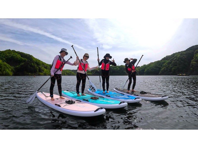 【広島・三次】自然に包まれ新しい景色へ冒険と癒しの旅〈湖上SUPツアー／丸1日コース〉お子様・未経験者OK・広島西風新都から車で1時間の紹介画像