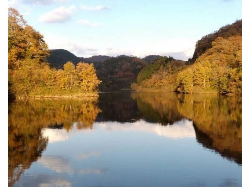 【広島・三次】自然と山波を満喫する欲張りツアー〈湖上SUPとハイキング／丸1日コース〉お子様・未経験者OK・広島西風新都から車で1時間の紹介画像