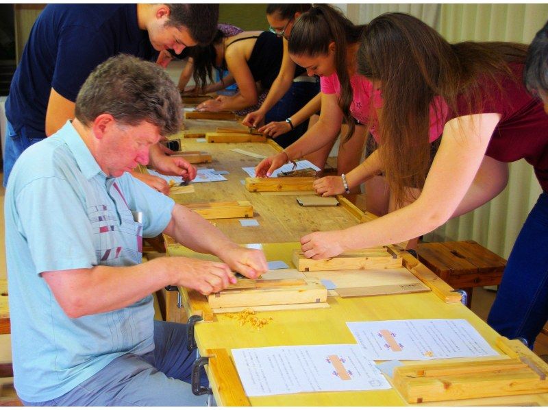 [Nagano, Azumino] A souvenir of your trip to Azumino - Chopstick making experience - painted and can be taken home. Authentic handmade carving with a plane!の紹介画像