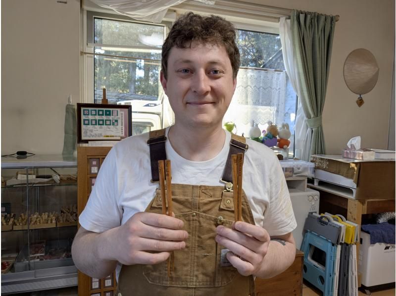 [Nagano, Azumino] A souvenir of your trip to Azumino - Chopstick making experience - painted and can be taken home. Authentic handmade carving with a plane!の紹介画像