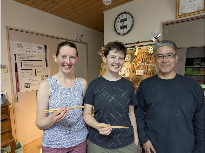 [Nagano, Azumino] A souvenir of your trip to Azumino - Chopstick making experience - painted and can be taken home. Authentic handmade carving with a plane!の紹介画像