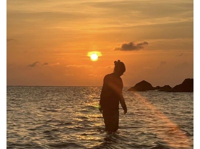 【夕日No.1】感動サンセットSUP《冬は濃いオレンジ色に染まる》の紹介画像