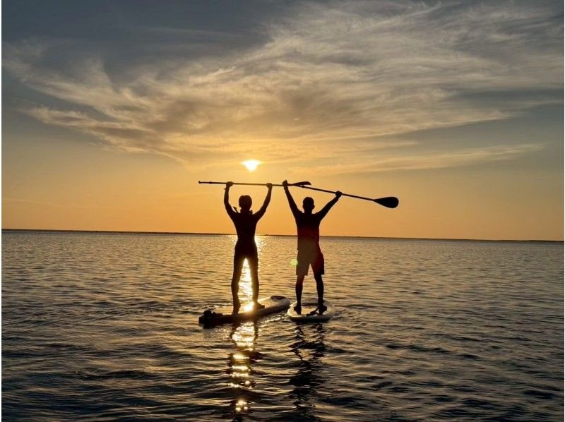 【夕日No.1】感動サンセットSUP《冬は濃いオレンジ色に染まる》の紹介画像