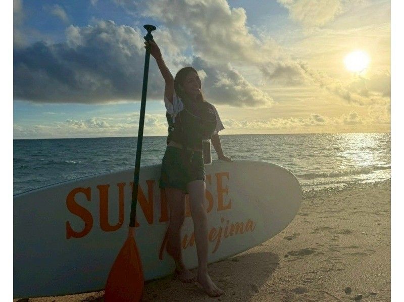 【夕日No.1】感動サンセットSUP《冬は濃いオレンジ色に染まる》の紹介画像