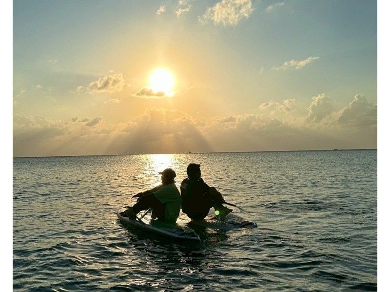 【夕日No.1】感動サンセットSUP《冬は濃いオレンジ色に染まる》の紹介画像