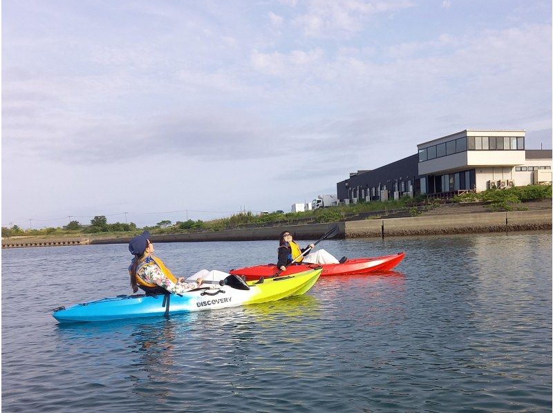 【淡路島】カヤック体験 75分 ツアー！丁寧なレクチャーで初心者も安心♪レンタル&シャワー無料、写真無料、ご家族・女性や団体様にも人気！の紹介画像