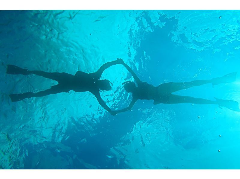 【沖縄・ジョン万ビーチ】&ldquo;冬季限定&rdquo;ガイド完全貸切制☆ウミガメに会える？ビーチシュノーケル体験！高画質カメラの写真プレゼント！の紹介画像