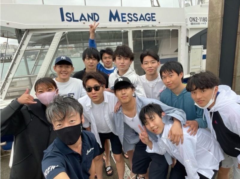 【完全貸切】北谷発 大型クルーザーで行く！ホエールウォッチングツアー ☆団体旅行・社員旅行・卒業旅行におすすめ☆の紹介画像