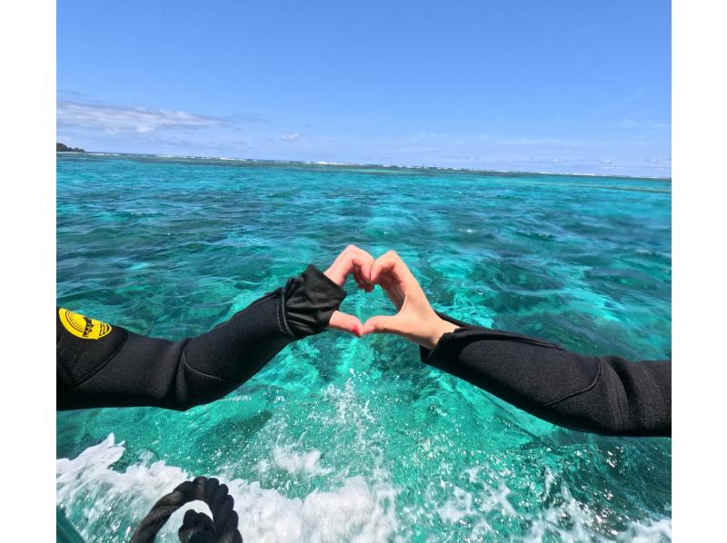【沖縄・恩納村】ボートで行く！沖縄県有名スポット「青の洞窟」シュノーケリング体験！！完全貸切プラン！！の紹介画像
