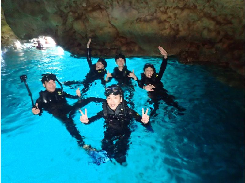 【沖縄・恩納村】ボートで行く！沖縄県有名スポット「青の洞窟」シュノーケリング体験！！完全貸切プラン！！の紹介画像