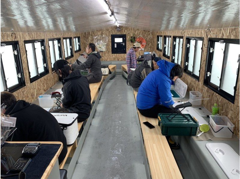 【秋田，和野】東北地區首家！僅限工作日！即使在冬季，也能在舒適的圓頂船上享受一整天的胡瓜魚釣魚體驗の紹介画像