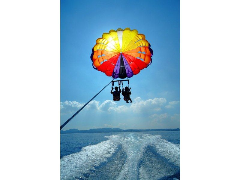 【沖縄 西海岸】恩納村パラセーリング＆ボートで行くシーウォークセットコースの紹介画像
