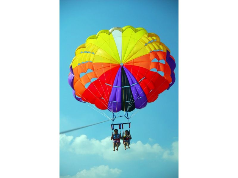 【沖縄 恩納村】恩納村パラセーリング＆ボートで行く恩納村シーウォークセットの紹介画像