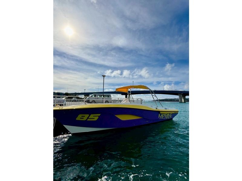 【沖縄・本部/瀬底島】パラセーリング〜空と海が溶け合う 感動の浮遊体験の紹介画像