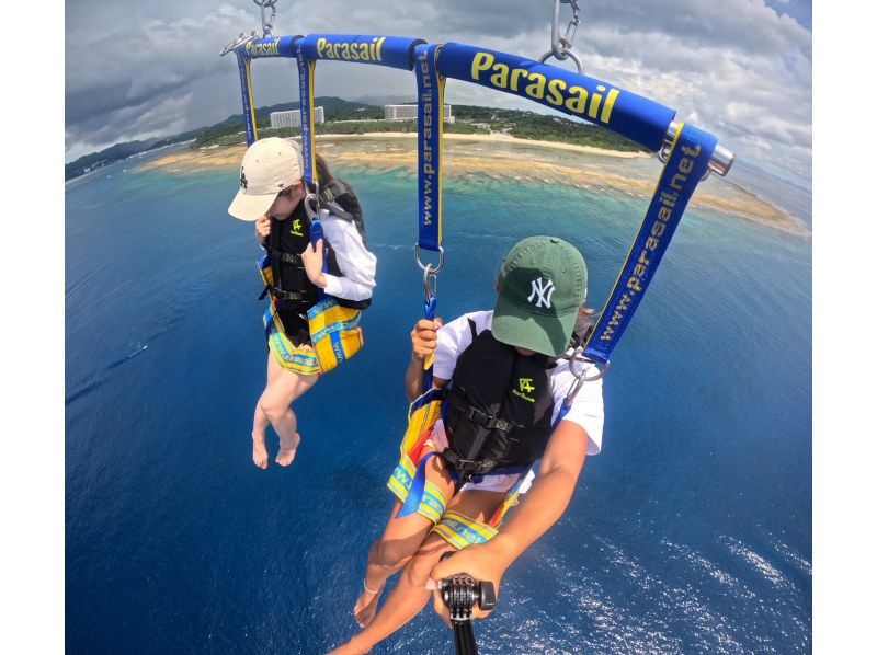 【沖縄・本部/瀬底島】パラセーリング〜空と海が溶け合う 感動の浮遊体験の紹介画像