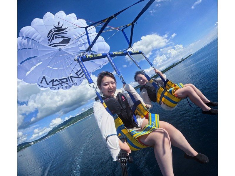 【沖縄・本部/瀬底島】パラセーリング〜空と海が溶け合う 感動の浮遊体験の紹介画像
