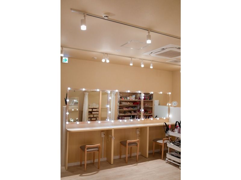 【东京，浅草】奢华真丝振袖租赁 | 尽享极致优雅的特别体验。华丽夺目的服饰，无论是成人礼、婚礼宴席，还是其他场合，都能在社交媒体上惊艳亮相。の紹介画像