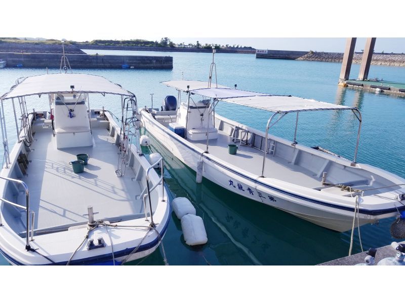 【沖縄・恩納村】初心者大歓迎！！ボートで行く！沖縄県有名スポット「青の洞窟」体験ダイビング！！２名様までツアー当日宿泊無料キャンペーン中！の紹介画像