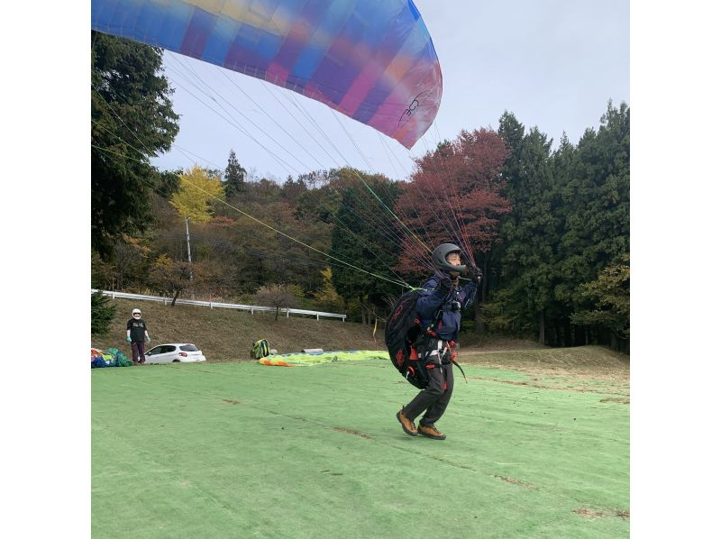 【埼玉県・ときがわ町】還暦から始めるパラグライダーコース　還暦！！今こそ空飛ぶ夢を叶えよう！人生これから、楽しい「空」が待ってます。の紹介画像