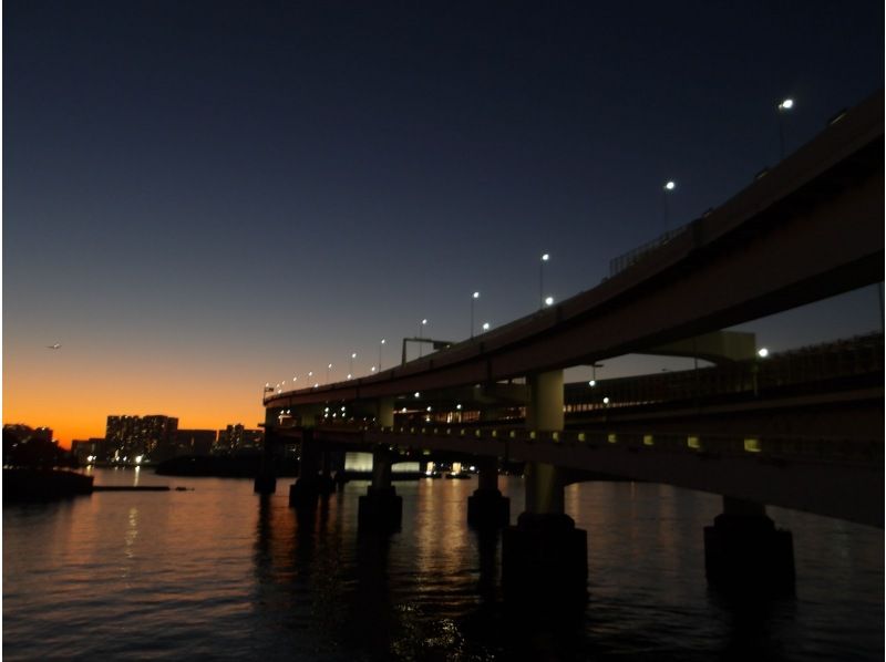 【東京・港区】5/31（日）開催！レインボーブリッジ夜景ウォーク＆お台場ビーチヨガ体験 集合場所:ゆりかもめお台場海浜公園駅の紹介画像