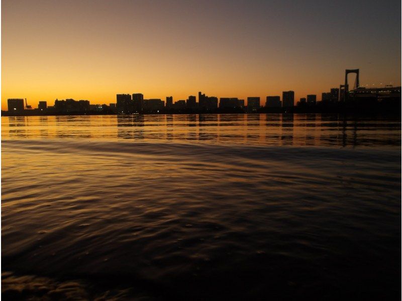 【東京・港区】5/31（日）開催！レインボーブリッジ夜景ウォーク＆お台場ビーチヨガ体験 集合場所:ゆりかもめお台場海浜公園駅の紹介画像