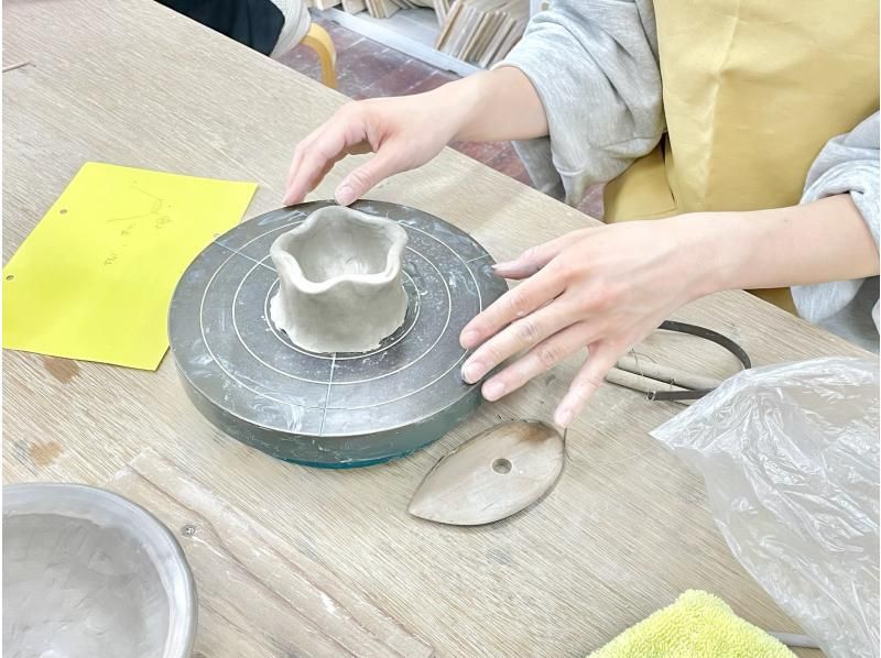[3-minute walk from Honmachi Station on the Midosuji Subway Line in Osaka] Touch the clay and create your own unique pottery ☆ Beginners welcome ♪ Hand-formed pottery experience [Starting from April]の紹介画像