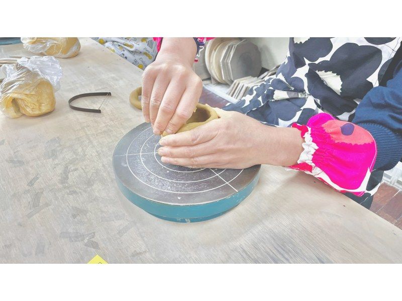 [3-minute walk from Honmachi Station on the Midosuji Subway Line in Osaka] Touch the clay and create your own unique pottery ☆ Beginners welcome ♪ Hand-formed pottery experience [Starting from April]の紹介画像