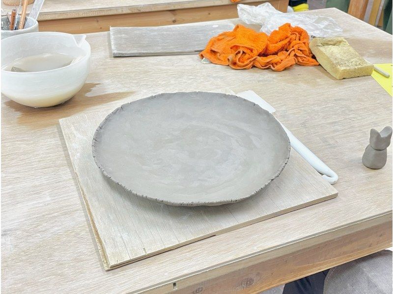 [3-minute walk from Honmachi Station on the Midosuji Subway Line in Osaka] Touch the clay and create your own unique pottery ☆ Beginners welcome ♪ Hand-formed pottery experience [Starting from April]の紹介画像