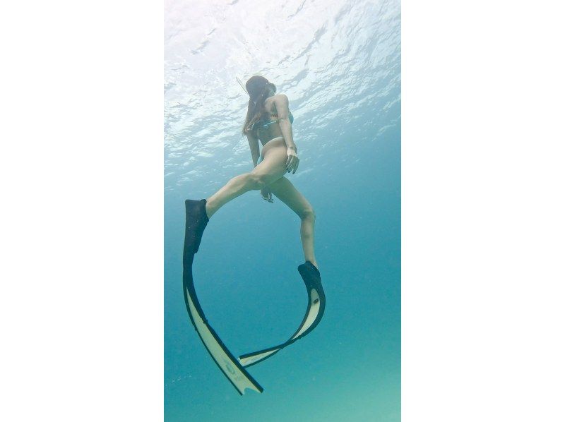 【沖縄・伊平屋島/半日】クルーズボート・スキンダイビング（午前コース・午後コース）選べる3時間☆満喫プラン《送迎無料》動画撮影データ無料！の紹介画像