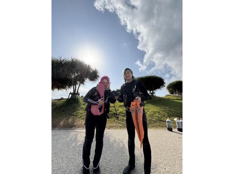 【沖縄・読谷村】ダイビング講習期間中２名様まで講習日前日から宿泊無料！！PADIオープンウォーターライセンス講習プランの紹介画像