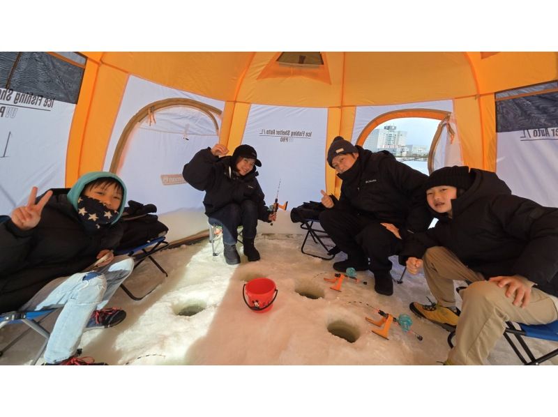 [Hokkaido, Sapporo area] Empty-handed short stay ice fishing experience! Free rental boots! Wakasagi tempura included!の紹介画像