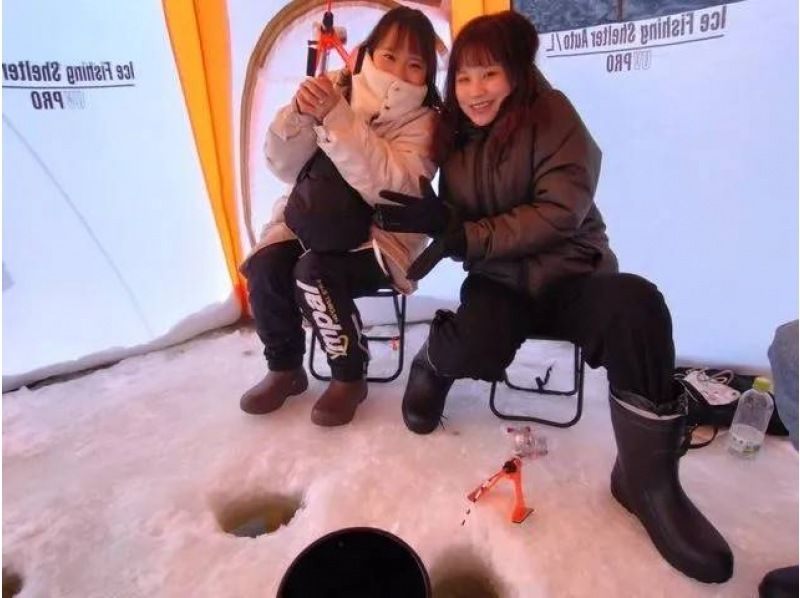 [Hokkaido, Sapporo area] Empty-handed short stay ice fishing experience! Free rental boots! Wakasagi tempura included!の紹介画像