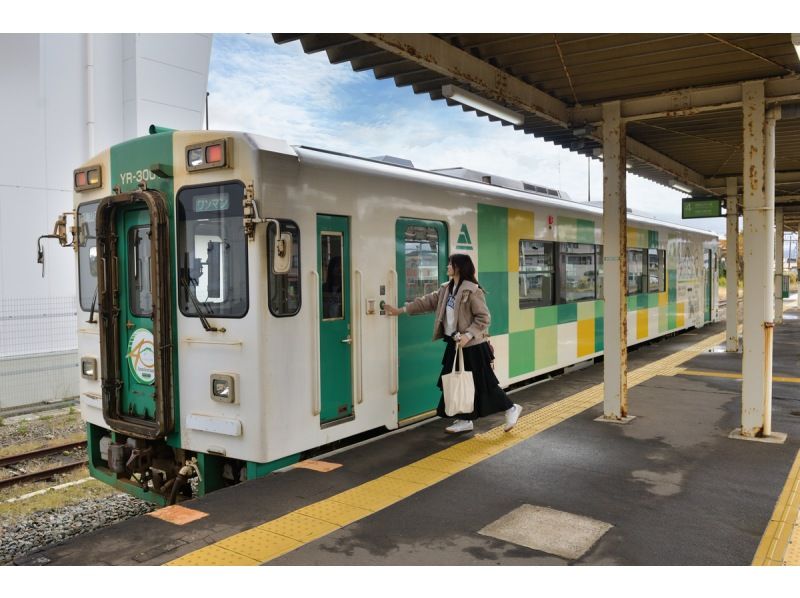 【秋田縣由利本莊】搭乘當地列車，一邊欣賞鳥海山的壯麗景色，一邊了解清酒和發酵文化，連結江戶時代三大藩的歷史文化。の紹介画像