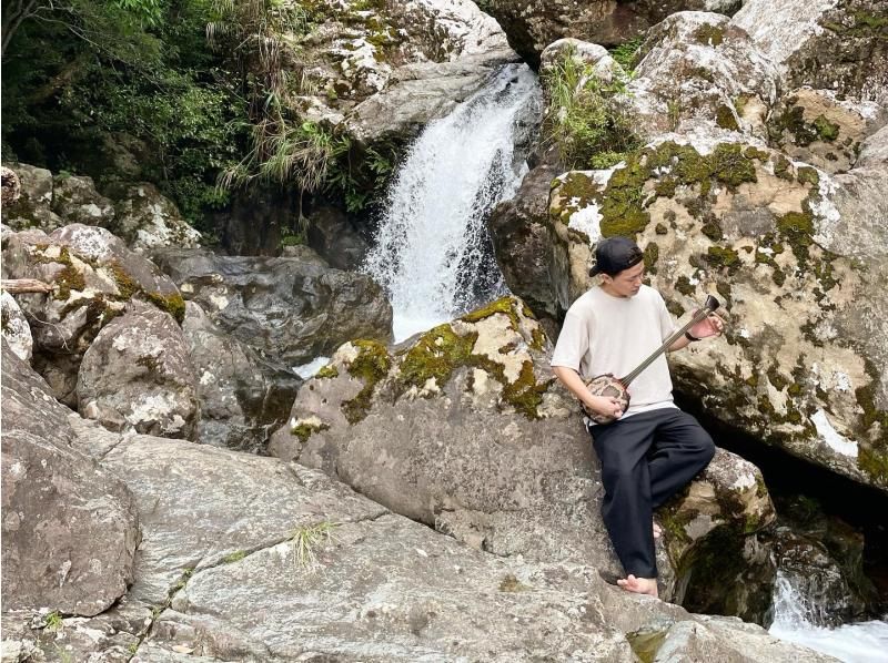 【鹿児島・奄美大島】完全貸し切り半日ツアー！　絶景の神秘の滝を大冒険！　滝遊び川遊び満喫ツアーの紹介画像